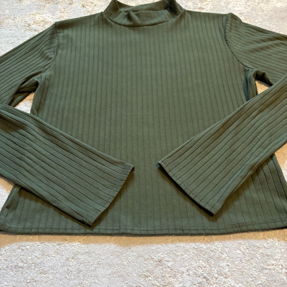 Olivia Rae Army Green Long Sleeve Ribbed Mock Neck Cropped Top Size Medium - Picture 6 of 9